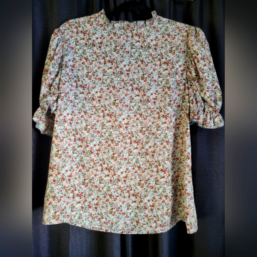 Women's Cute Floral Top with Ruffle Sleeve